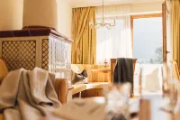 Alpenpalace Luxury Hideaway & Spa Retreat - breakfast