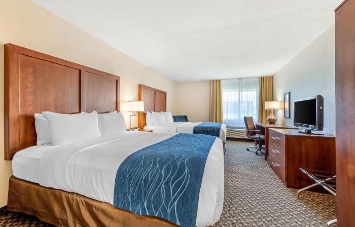 Comfort Inn & Suites Near Route 66