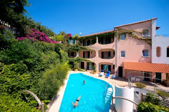 โรงแรมเบลล์วิว เบเนสเซเรแอนด์รีแลกซ์