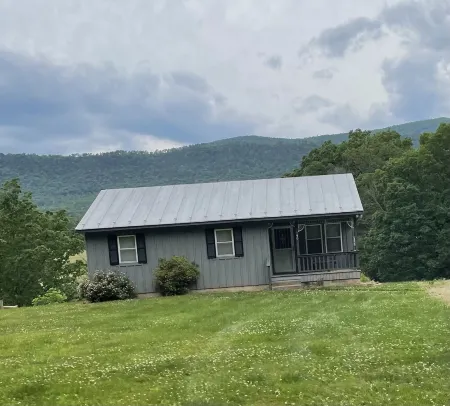 Horse Lover's Hideaway - cabin located near mountain and river activities!