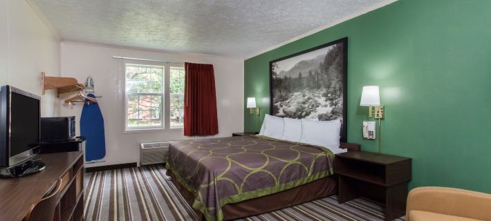 Syracuse Inn Hotels in De Witt
