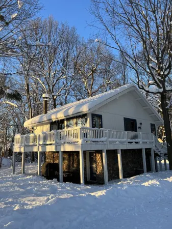 New!  Cozy Lakefront Cabin on Red Cedar Lake in Birchwood, WI Отели в г. Сидар Лейк