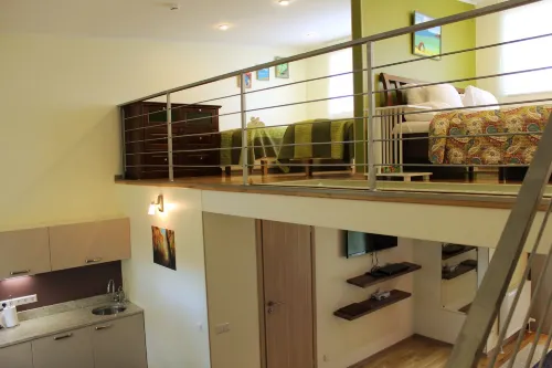 Embrace Hotel & Apartments - 3 ดาว