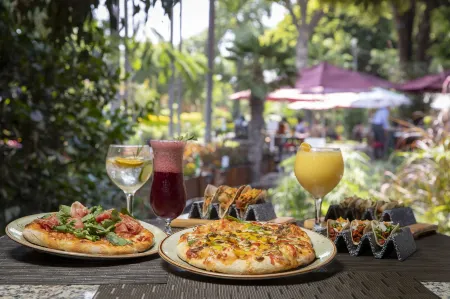 Hosteria Las Quintas Hotel Restaurante Bar Отели рядом с достопримечательностью «Casa mejia»