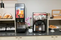 Days Inn by Wyndham Toronto West Mississauga - فطور