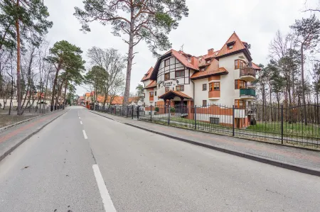 Willa Teresa, Sun & Snow