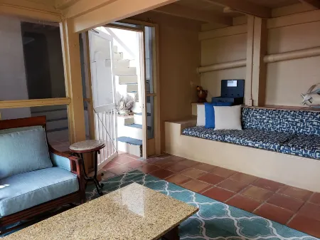 Little Indigo Apartments Отели рядом с достопримечательностью «Terminal 1 of Cyril E. King Airport»