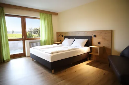 Landgasthof Baumgartner Отели в г. Дингольфинг-Ландау