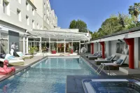 Hôtel Arles Plaza - Pools