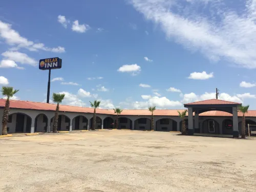 Relax Inn Dilley Hotels in Dilley