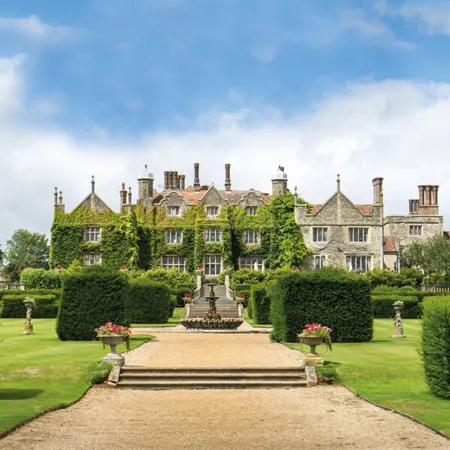 Eastwell Manor, Champneys Hotel & Spa Отели рядом с достопримечательностью «St Peter & St Paul Church»