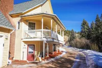Family Friendly house on the creek at Valley Glen