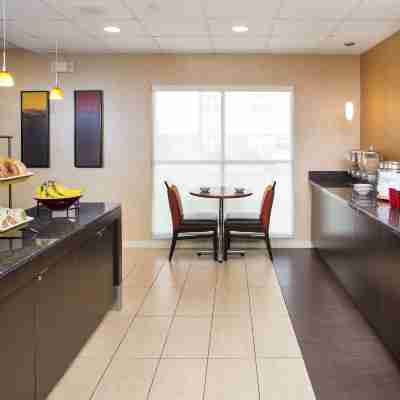 Residence Inn Rockford Dining/Meeting Rooms