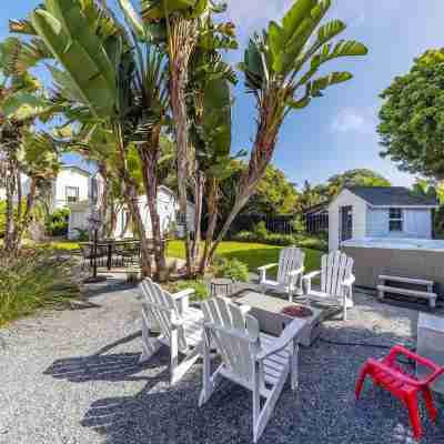 Coastal Palm Haven - With Hot Tub Hotel Exterior