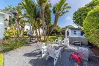 Coastal Palm Haven - With Hot Tub