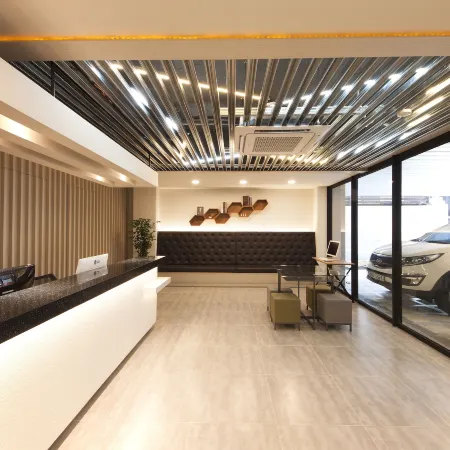 K-Grand Hostel Gangnam Отели рядом с достопримечательностью «Флагманский магазин Line Friends»