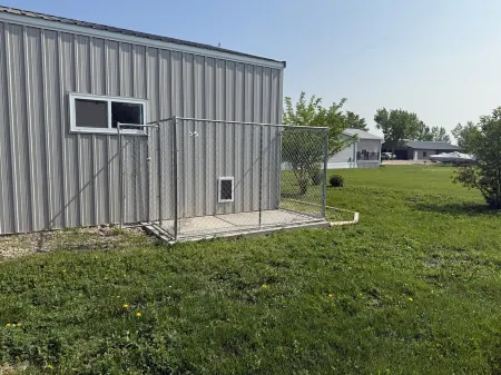 Cozy 3-Bedroom Mobile Home in the Spring Creek Area Just North of Pierre.