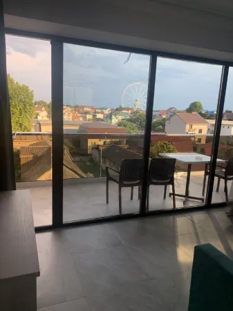 Ushakov Living Quarters Отели рядом с достопримечательностью «Железнодорожный вокзал "Лазаревская"»