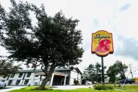 Super 8 by Wyndham Lewiston Auburn Area Hotels in Lewiston