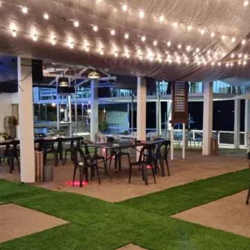 EDVIL BEACH RESORT AND JACUZZI POOL SPA