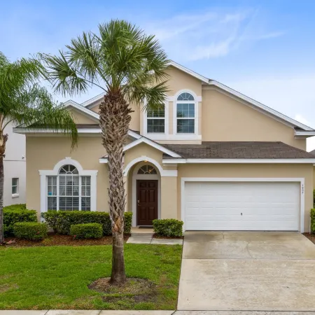 Tropical and Peaceful This 5 bed With Pool Spa