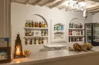 Msambweni Beach House and Private Villas - bar