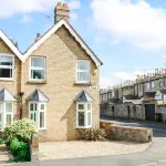 Central Stamford Townhouse with Parking Hotels near The Riverside Fish Bar & Restaurant