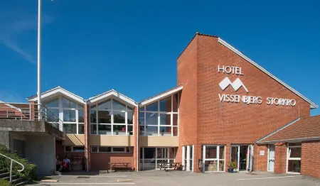 Hotel Vissenbjerg Storkro Отели в г. Ebberup