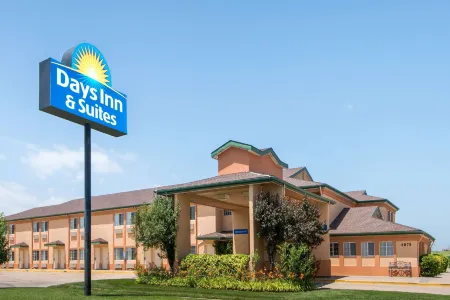 Days Inn & Suites by Wyndham Wichita Отели в г. Уичито