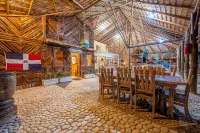 Glamping EcoLodge Cueva de Las Aguilas - parking