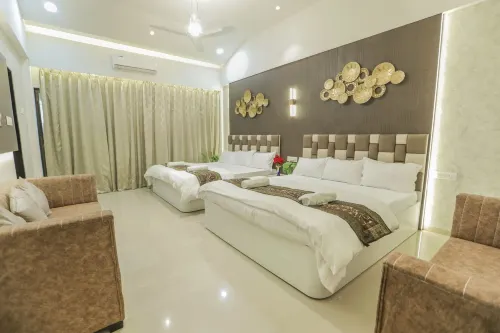 Mist Palace Hotels in Awal Khed