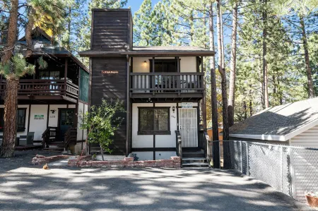 High Hopes Отели рядом с достопримечательностью «оз. Биг Бэар»