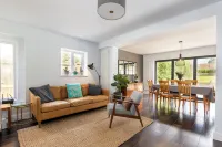 Stunning 5 Bed in the Centre of Bourton