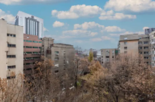 Parisian-Inspired 1Br in the Heart of Bucharest - Balcony AC, & Fully Equipped