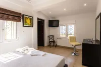 Filiatra s Cozy Haven A Peaceful Escape in Nature - balcony