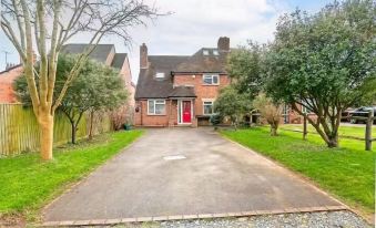 Charming 4 Bedroom Home Near Oxford!