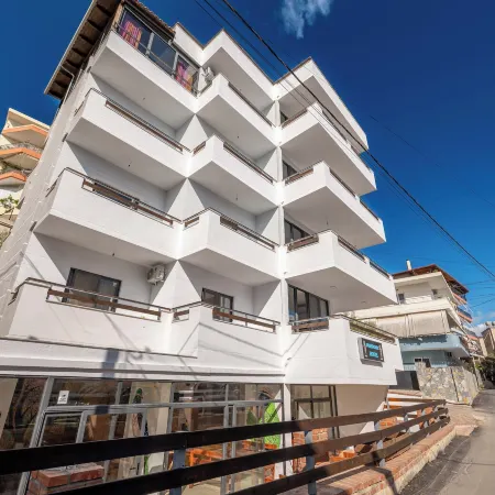Lazy Roo Hostel Saranda