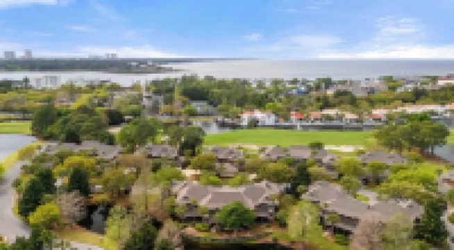 Serene Pondfront Stay w View Pool Access Walk to Baytowne Wharf