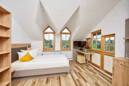 Hotel Wo der Hahn Kräht Отели в г. Абштат