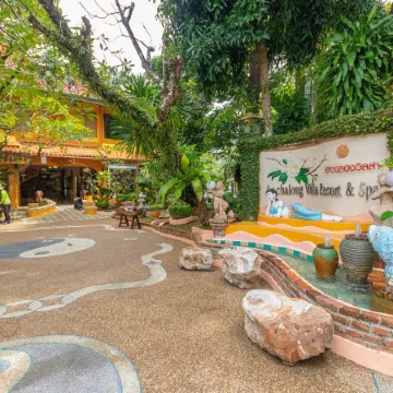 Aochalong Villa Resort & Spa Отели рядом с достопримечательностью «Храм Чалонг»