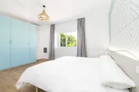 Apartamentos Los Arcos Hotels near Mercadillo Las Dalias