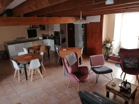 La Parisière Отели в г. Нотр-Дам-де-Санийи