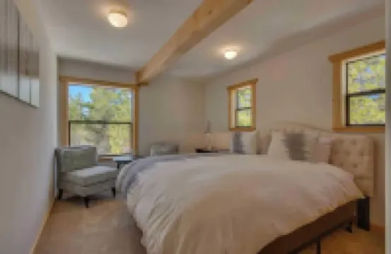 Black Bear by AvantStay Spacious Viking Lodge in Tahoe Donner w Game Room Hot Tub