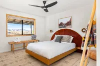 Breathtaking Mountain Views and Cozy Outdoor Oasis - Stylish Retreat Hotels in Pioneertown