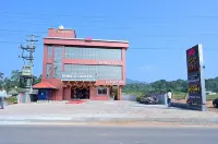 RIDHIS FAMILY RESTAURANT Hotels in Gonikoppal
