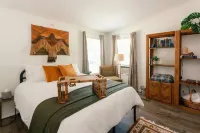 Freshwater Pond and Gazebo - Spacious Family Lodge