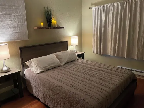 Cozy 1920's Bungalow in Tacoma with Sauna, Wood Fireplace, Chef's Kitchen