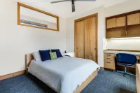 Luxury Modern on Newport- Westside | Walk | Dog friendly