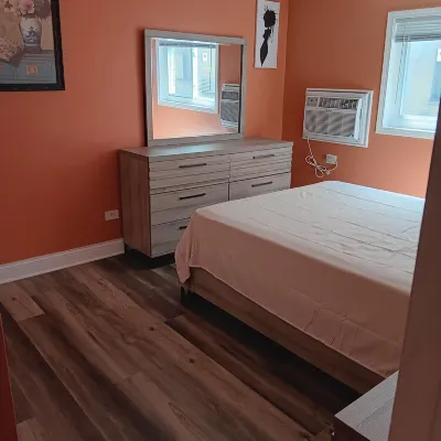 1-bedroom condo next to Chicago Midway International Airport 芝加哥附近的飯店
