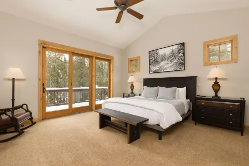 Spacious, private house in Big Sky with mountain views. Hot tub & close to town!